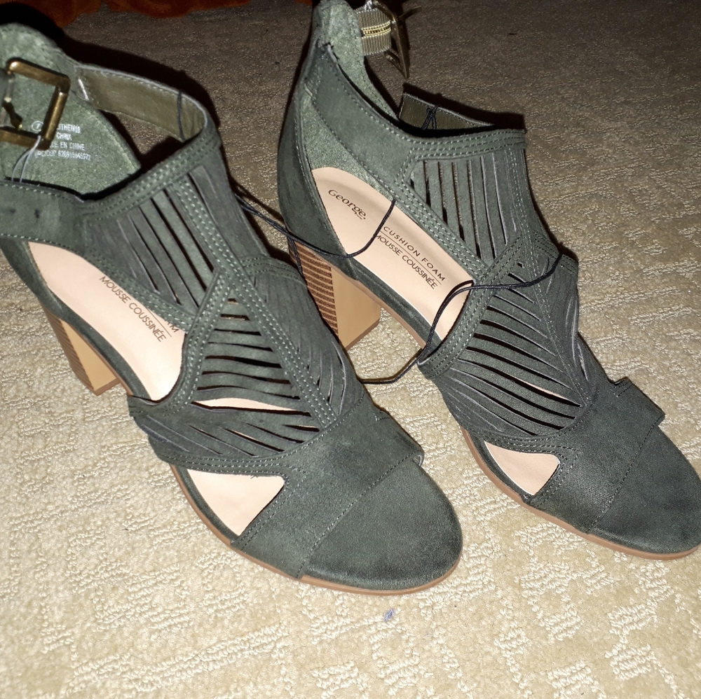 Very cute strappy heels